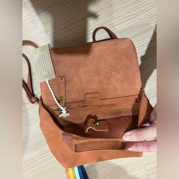 Used- Madewell The Small Transport Crossbody in Nubuck Leather: Rainbow Strap - Picture 9 of 17